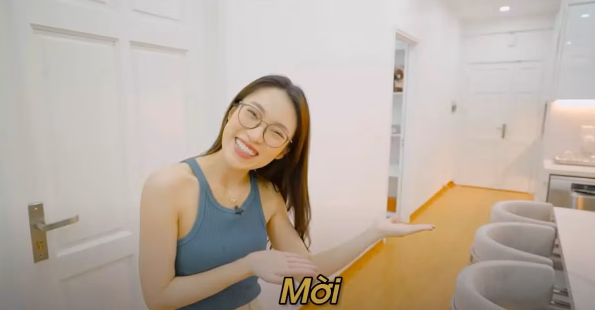 Sau khi hoàn thiện sửa sang căn hộ, MC Khánh Vy đã quay vlog giới thiệu với mọi người về tổ ấm mới của mình.