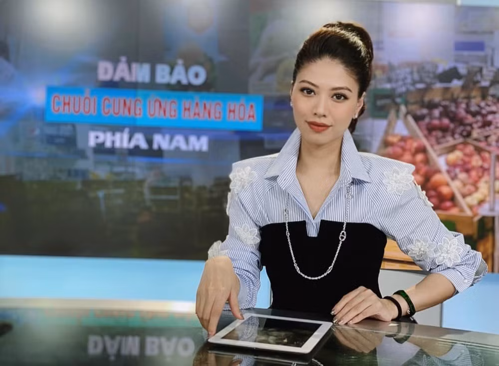Mới đây BTV Dương Ngọc Trinh bất ngờ đăng ảnh bên trong không gian sống kèm chú thích: "Không gian thư giãn của tôi. Tôi yêu nhà của tôi".