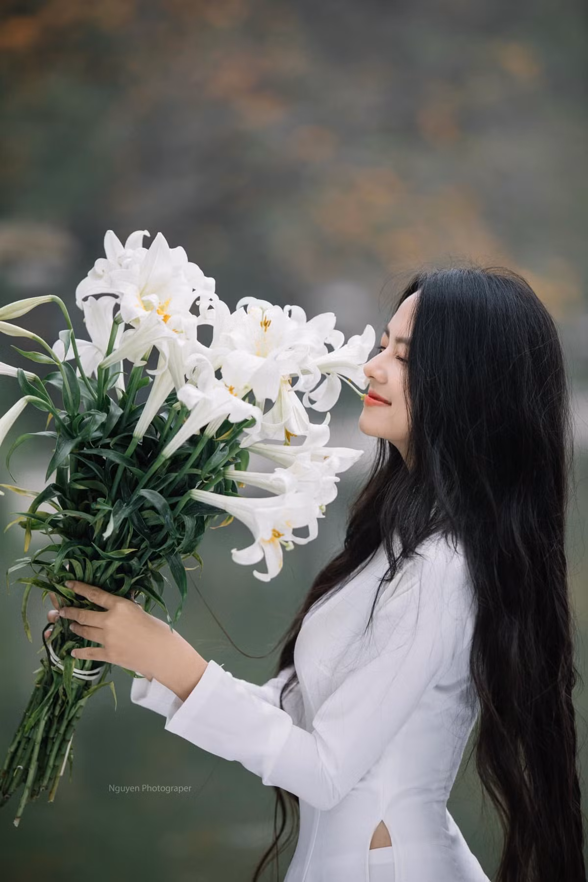 Được biết, bộ ảnh này được cô nàng chụp trong một lần đi công tác ngoài Hà Nội vào đúng mùa hoa loa kèn.