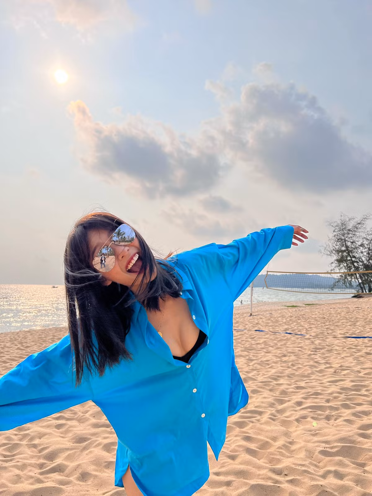Với thân hình "mình dây" không mỡ thừa cùng vòng 1 khiêm tốn, cô nàng thoải mái diện trang phục gợi cảm trong những chuyến du lịch.