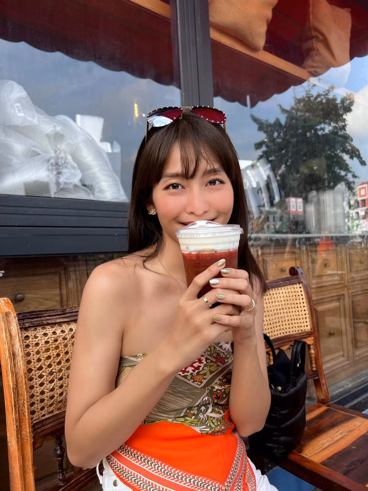 Thời gian gần đây, cựu hot girl 9X thử sức ở nhiều lĩnh vực mới như diễn xuất, MC và lấn sân làm ca sĩ.