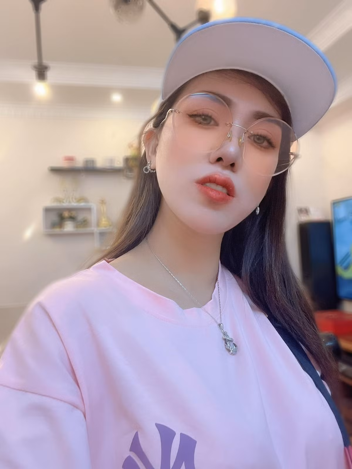 Thời điểm nổi tiếng cách đây gần chục năm, Mai Thỏ gây chú ý với hình ảnh gợi cảm, táo bạo và nhanh chóng trở thành mẫu ảnh "đắt show".