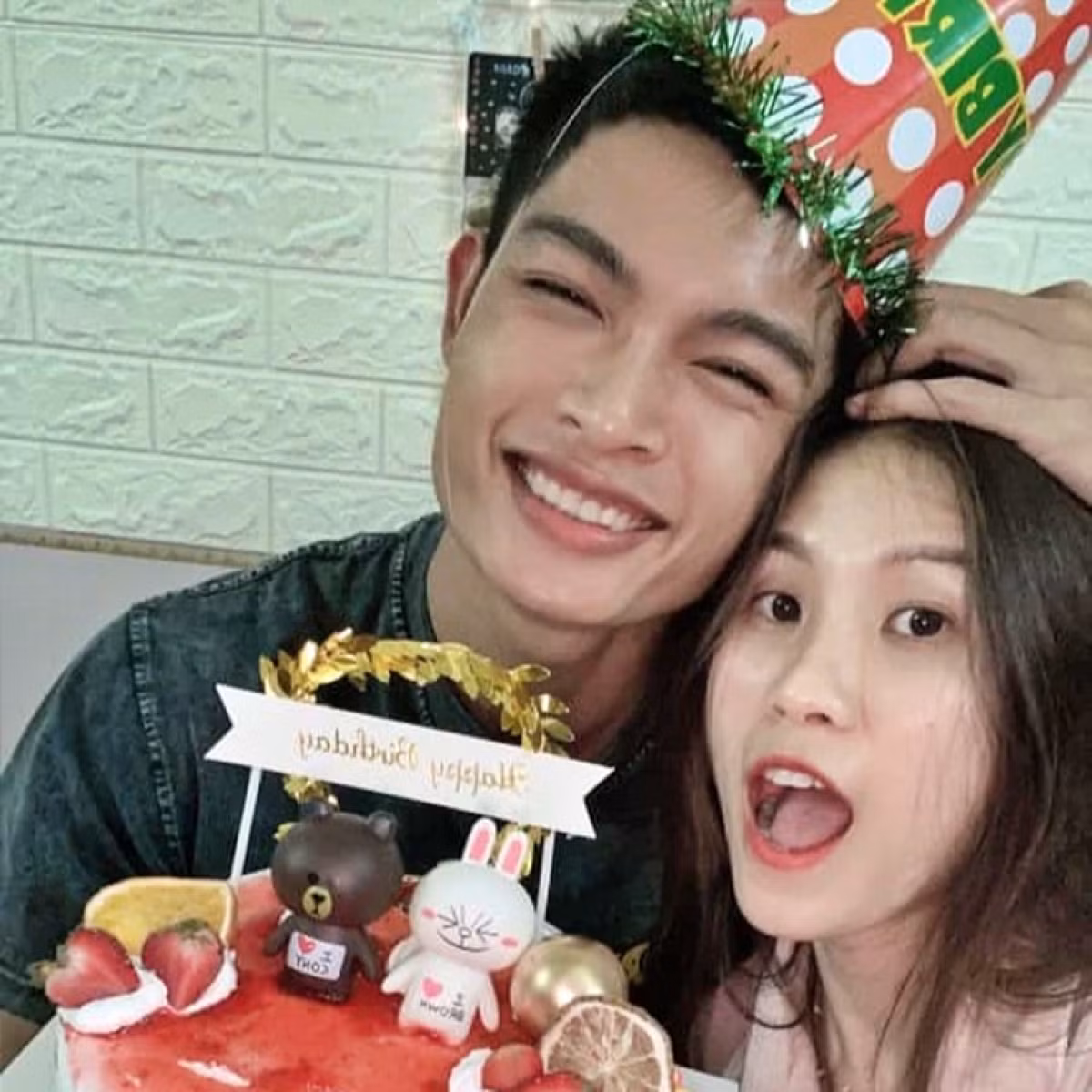Anh chàng sở hữu khuôn mặt điển trai, thân hình vạm vỡ cùng chiều cao ấn tượng 1m93.