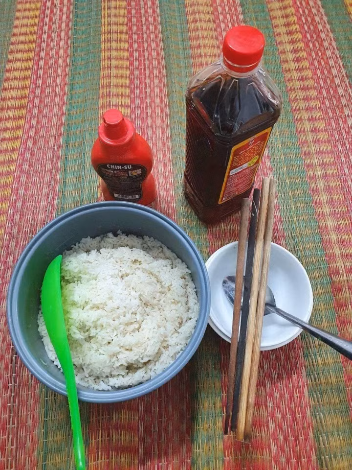 Nhung bua com “thieu mui tien” hai huoc cua sinh vien ngay cuoi thang