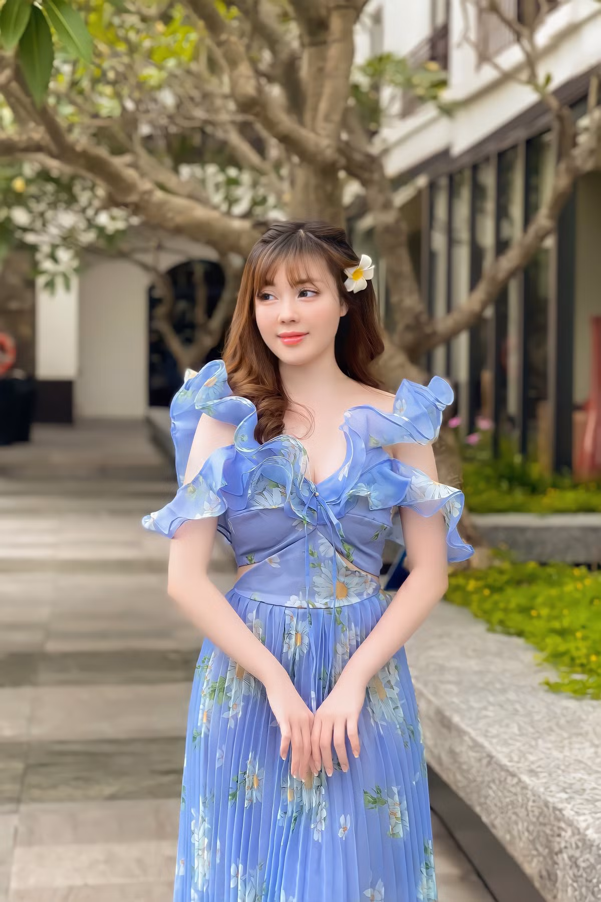 Trước nhiều đồn đoán, Âu Hà My lên tiếng phủ nhận cho biết 20 năm qua cô chưa từng động chạm "dao kéo".