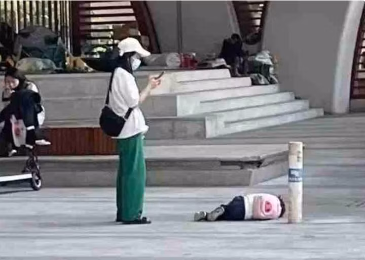 Con ăn vạ và những biện pháp bá đạo của ông bố bà mẹ Con an va va nhung bien phap ba dao cua ong bo ba me