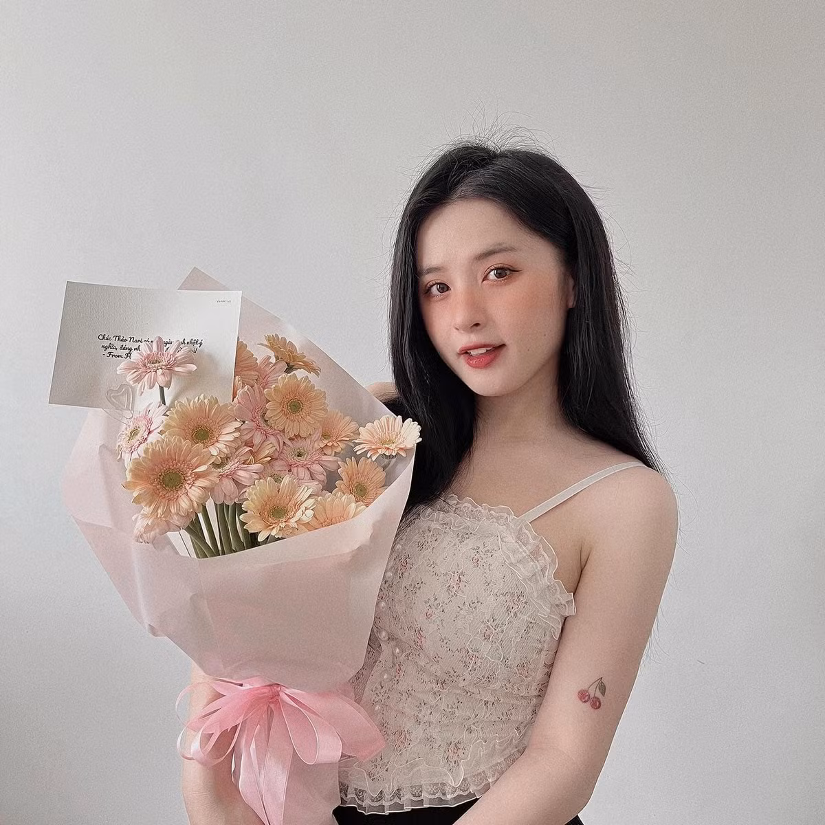Thảo Nari vẫn được xem là một trong số những gương mặt streamer khả ái bậc nhất của làng game Việt. Ảnh: FBNV