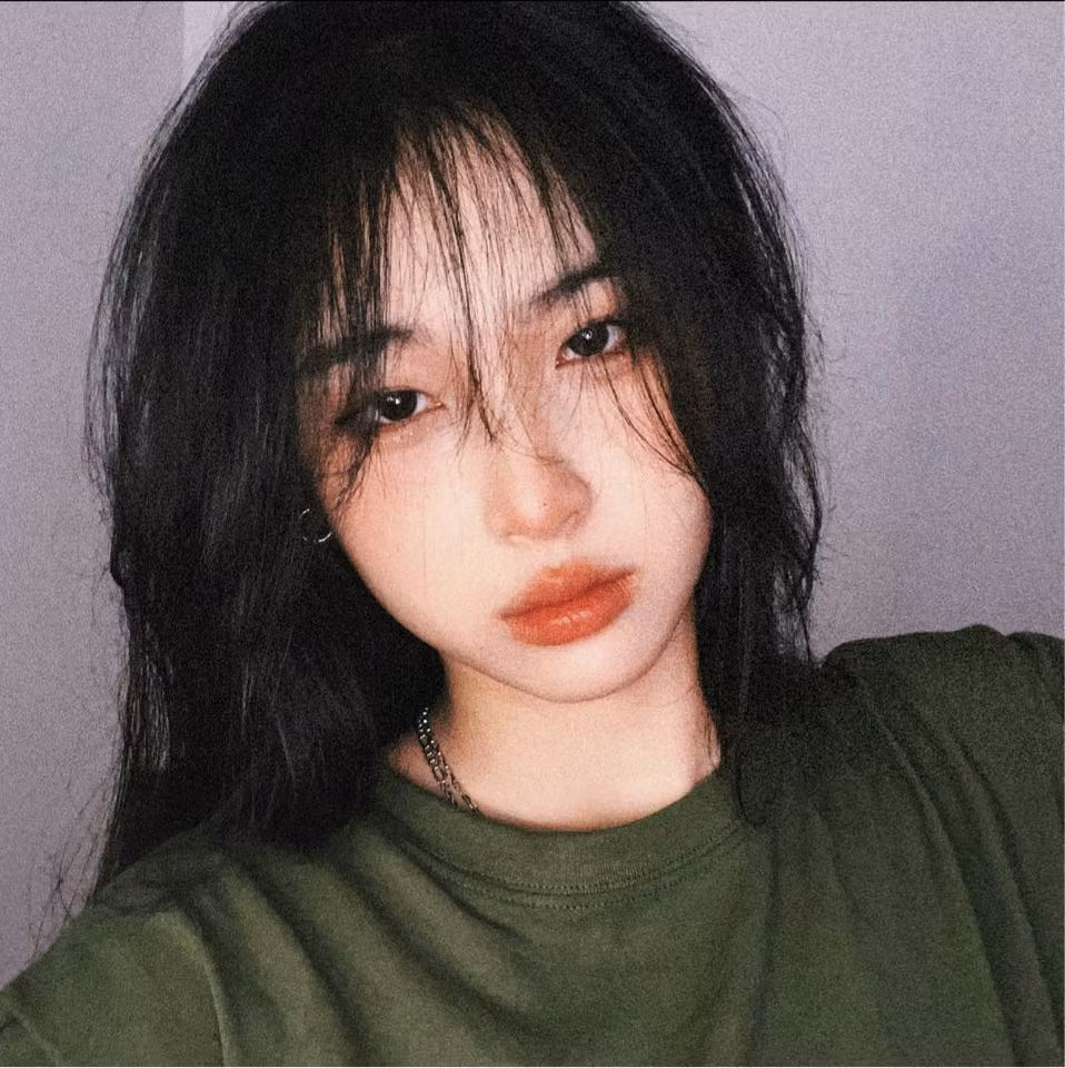 Ngay sau buổi tư vấn tuyển sinh, clip và hình ảnh về Minh Hằng nhanh chóng được share chóng mặt, thu hút đông đảo sự quan tâm chú ý của cộng đồng mạng.