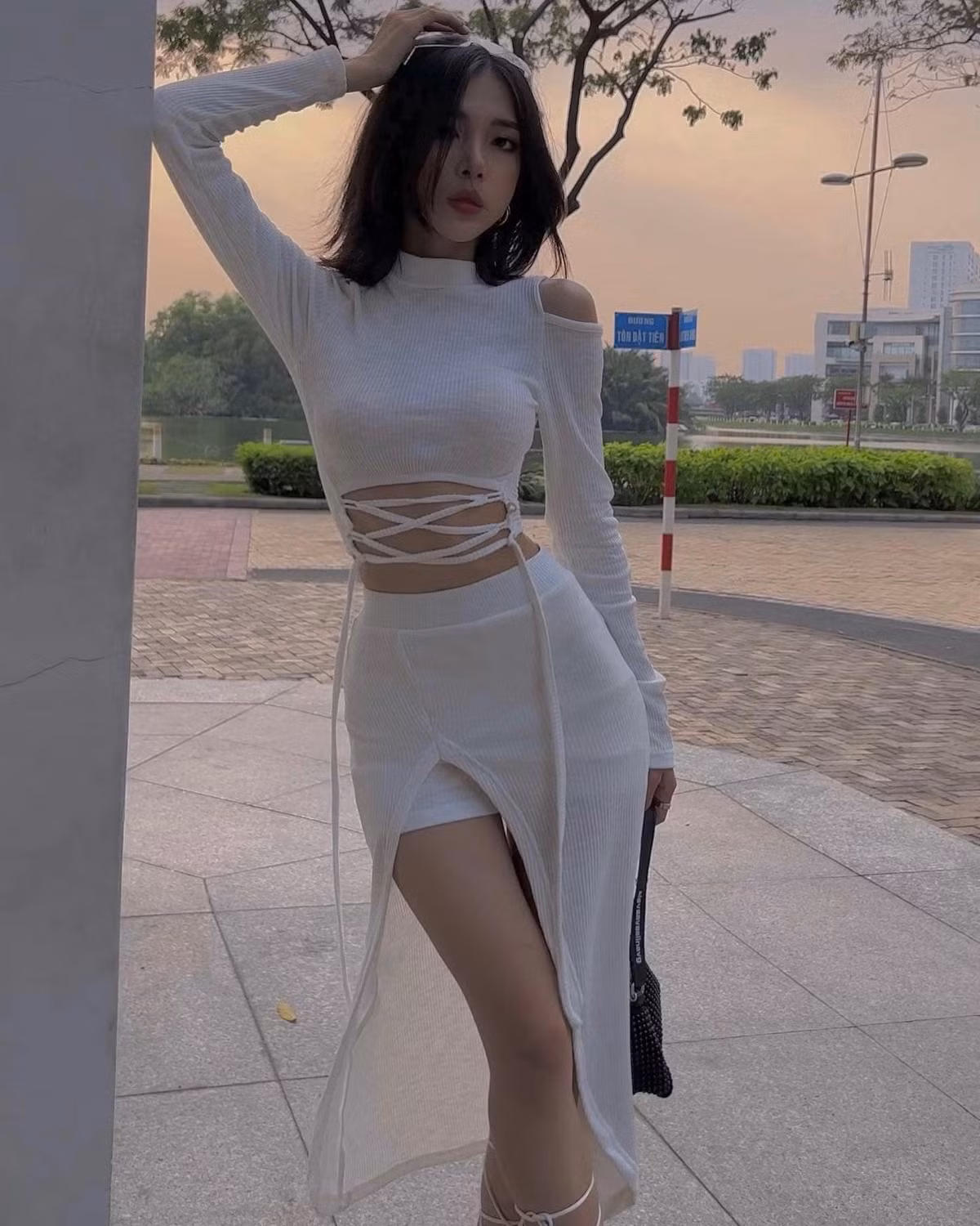 Hiện tại cô nàng là mẫu ảnh cho thương hiệu thời trang riêng.