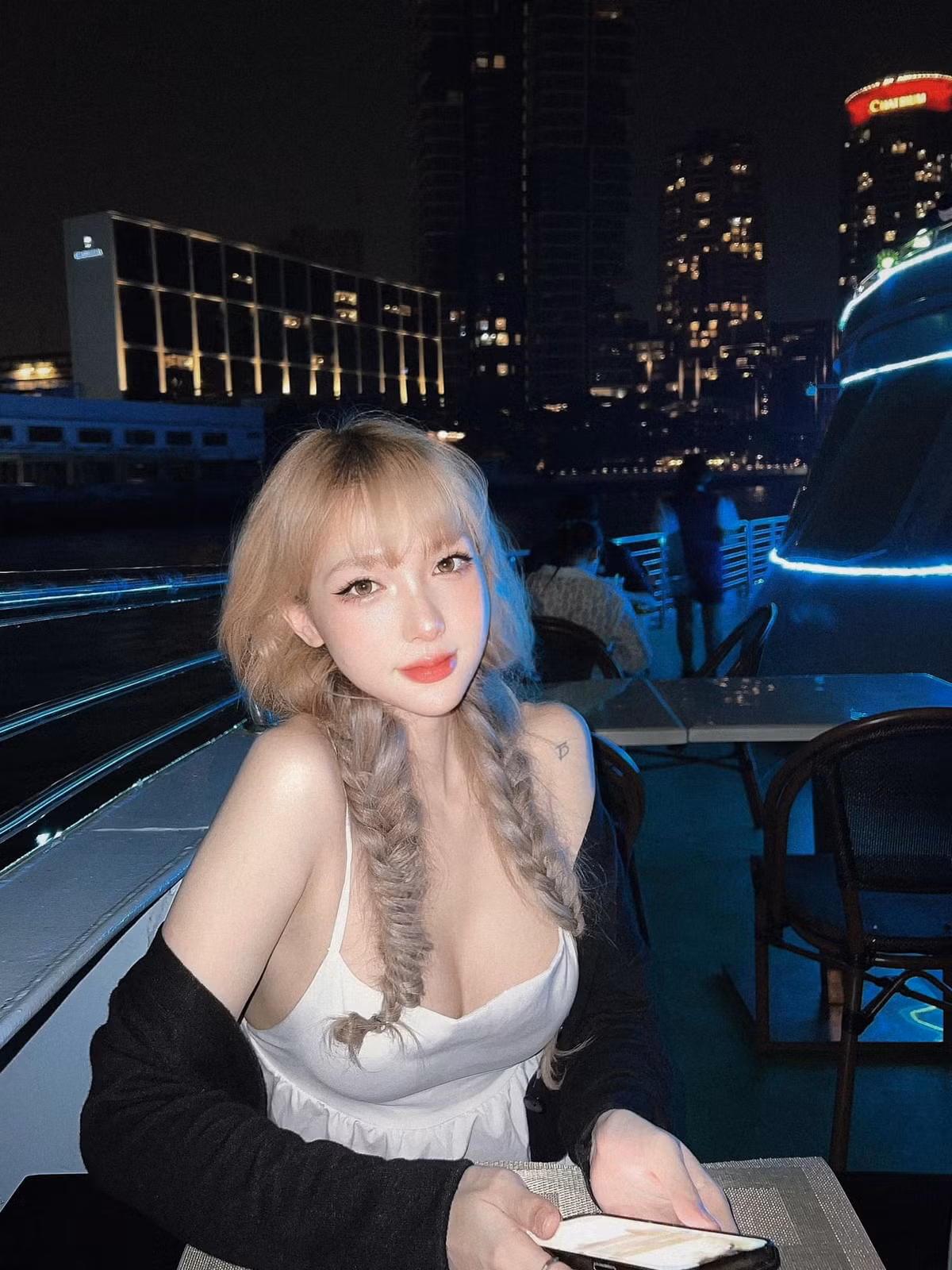 Vòng 1 bốc lửa dường như trái ngược hoàn toàn với gương mặt của Mym Trần. Điều đó lại càng làm hình ảnh của hot girl 9X này ghi dấu mạnh mẽ trong mắt cư dân mạng. Ảnh: IGNV