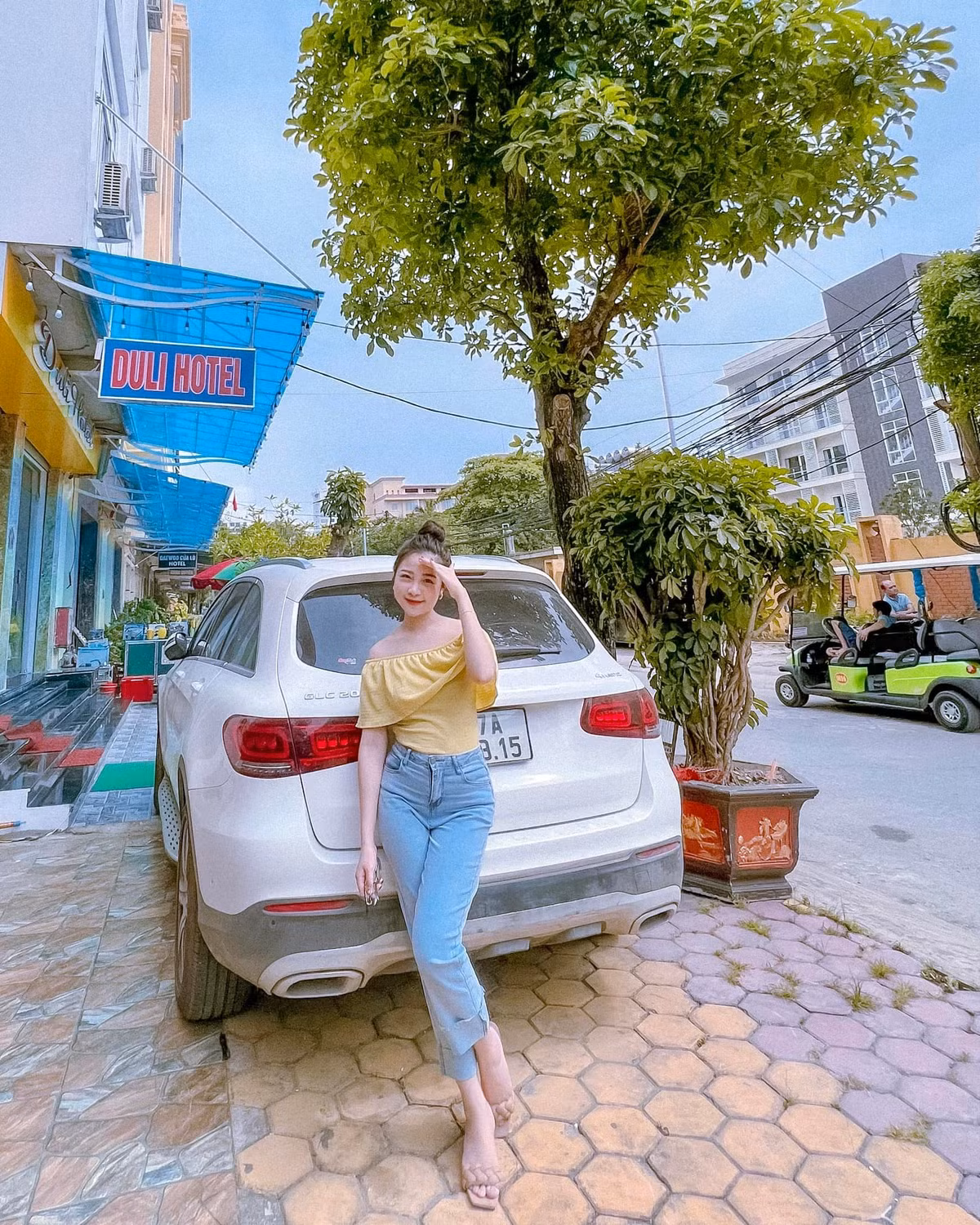 Nhan sắc của Nhật Linh được đánh giá là thăng hạng hơn nhiều sau khi làm vợ cầu thủ nổi tiếng. Ảnh: FBNV