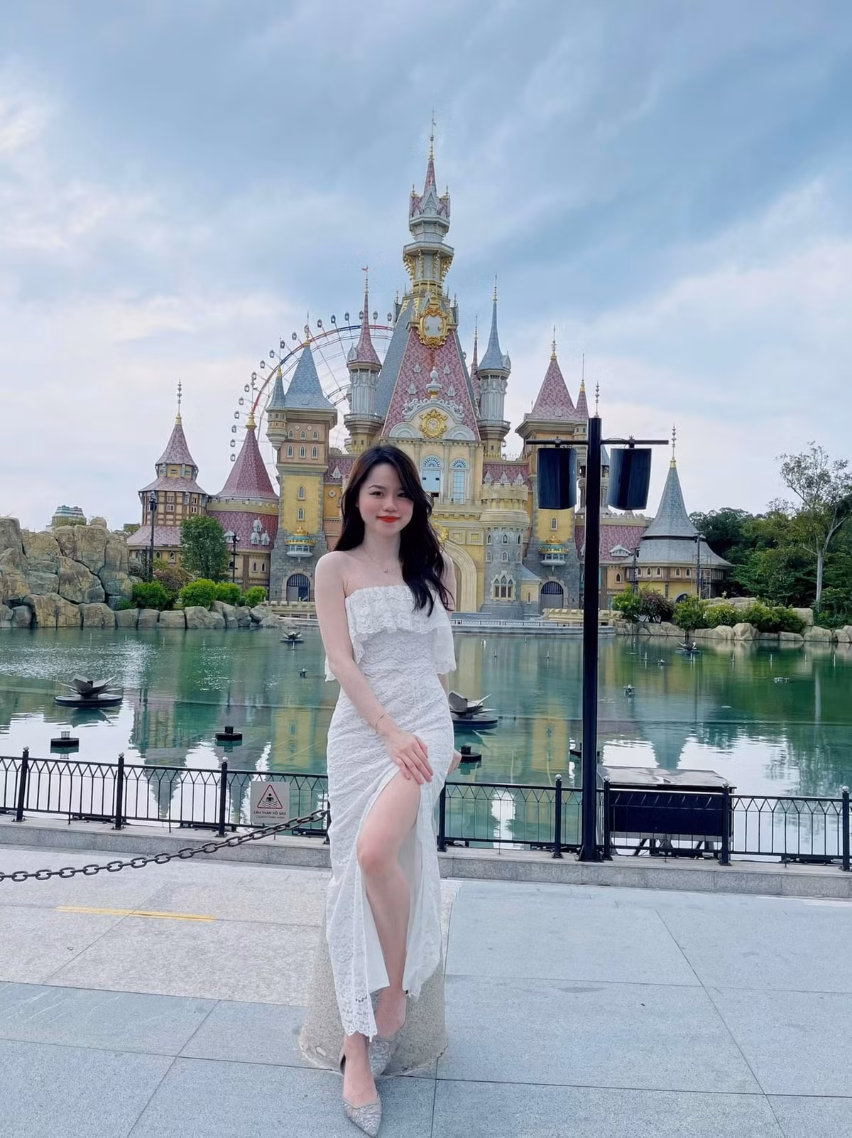 Hồi tháng 7 nam ngoái, Huỳnh Anh chia sẻ về công việc mới là BTV, MC chương trình thể thao. Ảnh: Tổng hợp
