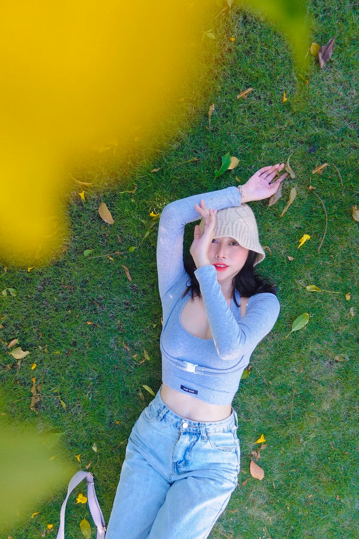 Bên cạnh gương mặt xinh đẹp, thu hút, vóc dáng của Việt Phương Thoa cũng được nhận xét là đạt đến độ quyến rũ, không mỡ thừa.