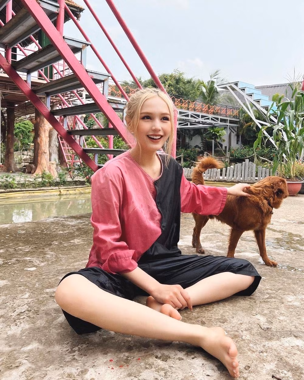 Hay khi hết mình trong cuộc chơi, bị chụp lại giây phút "lầy lội", Xoài Non vẫn toát lên sức hút riêng.