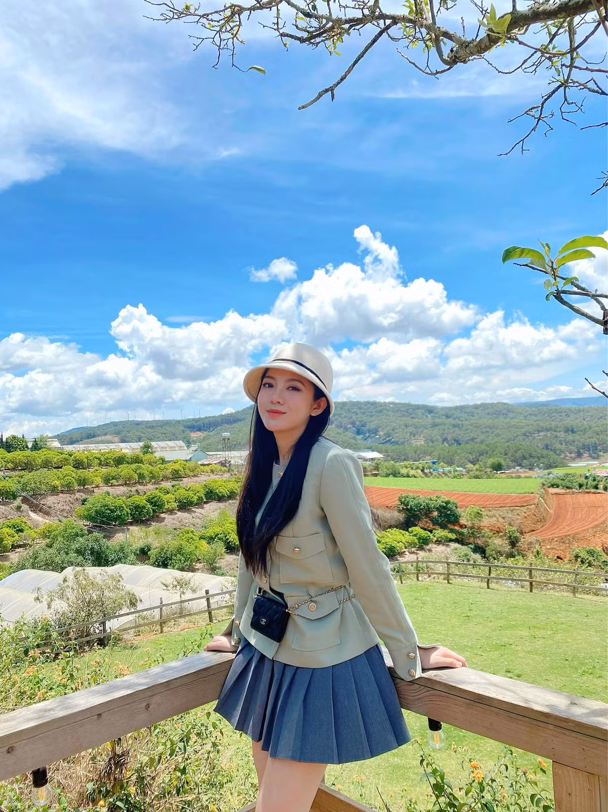Có thể thấy dù sau nhiều năm MC Tú Linh vẫn còn được nhớ đến nhiều với danh xưng “hot girl M.U”. Ảnh: FBNV