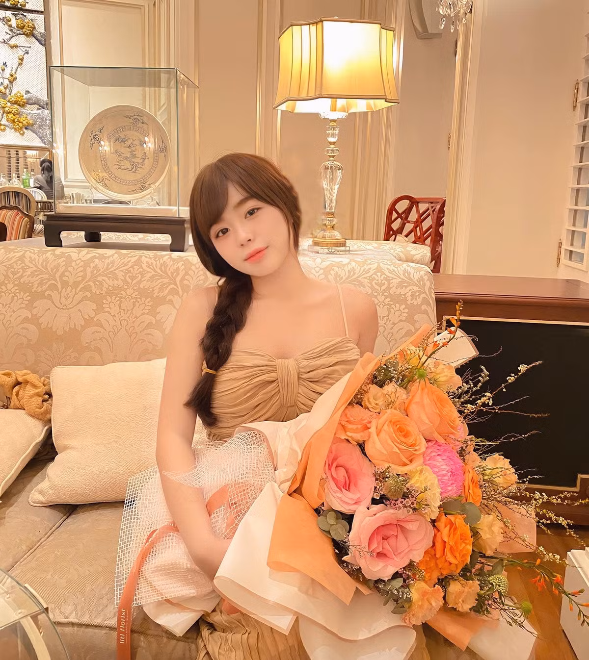 Thiên Di nổi bật với những lựa chọn trang phục ấn tượng tôn được lợi thế hình thể.