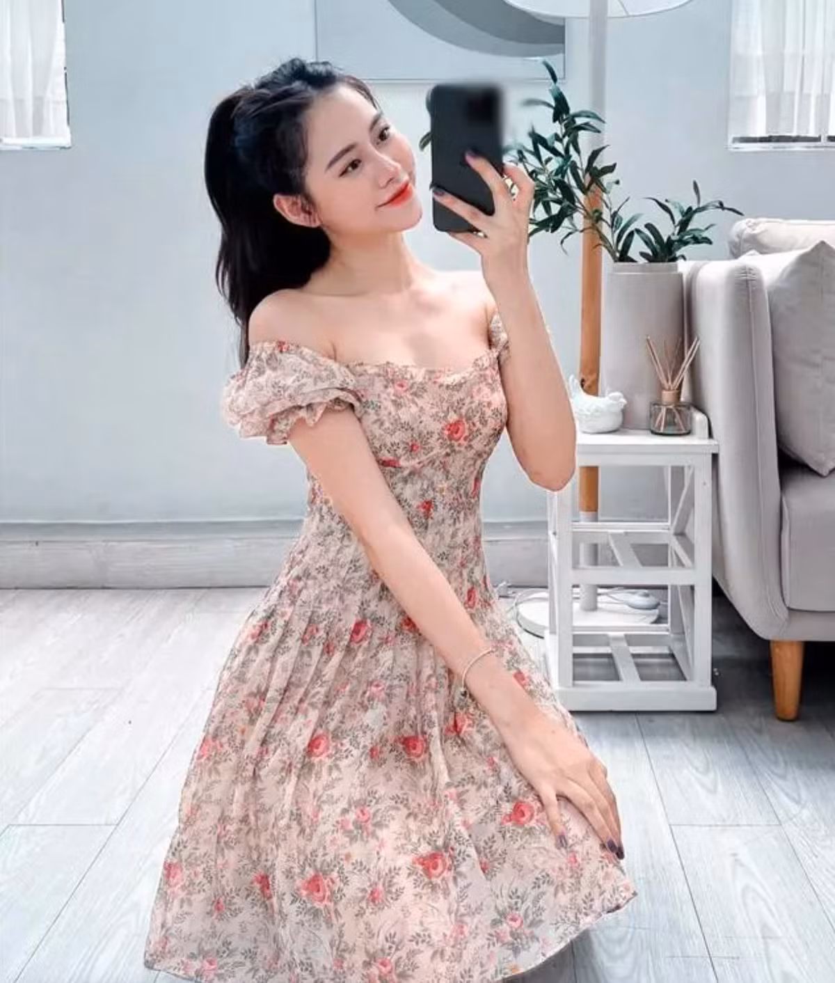 Màn so kè nhan sắc này được đánh giá bất phân thắng bại bởi mỗi người đều mang một vẻ đẹp riêng.