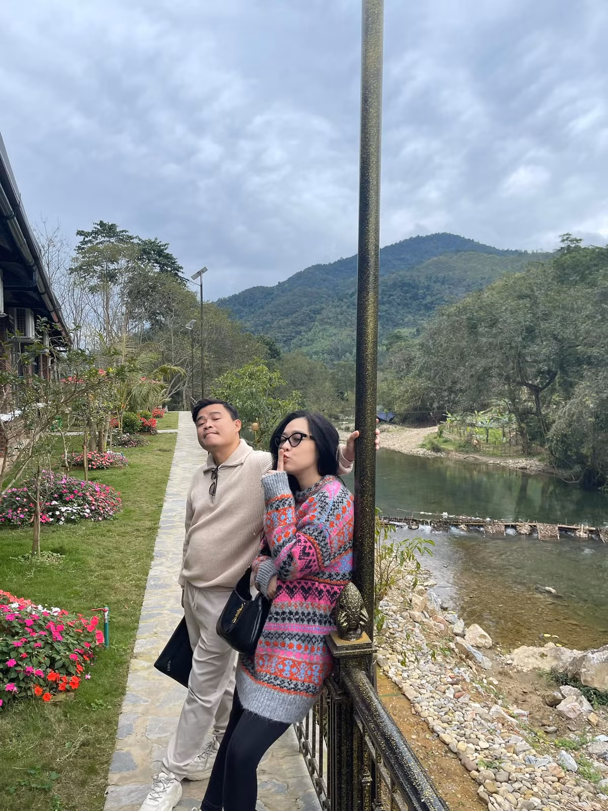 Kể từ sau màn cầu hôn đình đám, nữ MC VTV cởi mở hơn khi chia sẻ chuyện tình cảm của mình.