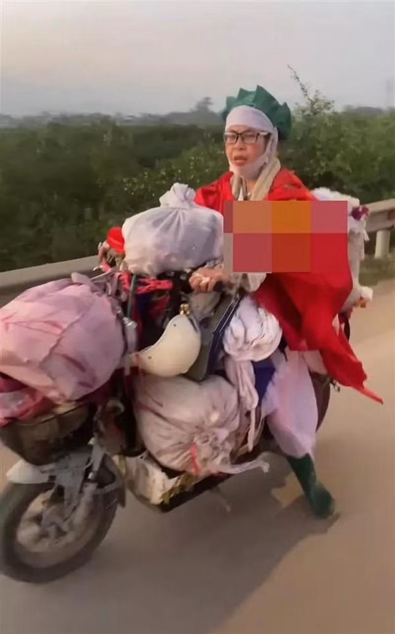 Bella tên thật Đoàn Thúy Hà (sinh năm 1986), đến từ Hải Dương. Người phụ nữ này vẫn nổi tiếng là "thánh quỵt" vì thói quen thường xuyên mua đồ nhưng không chịu trả tiền.