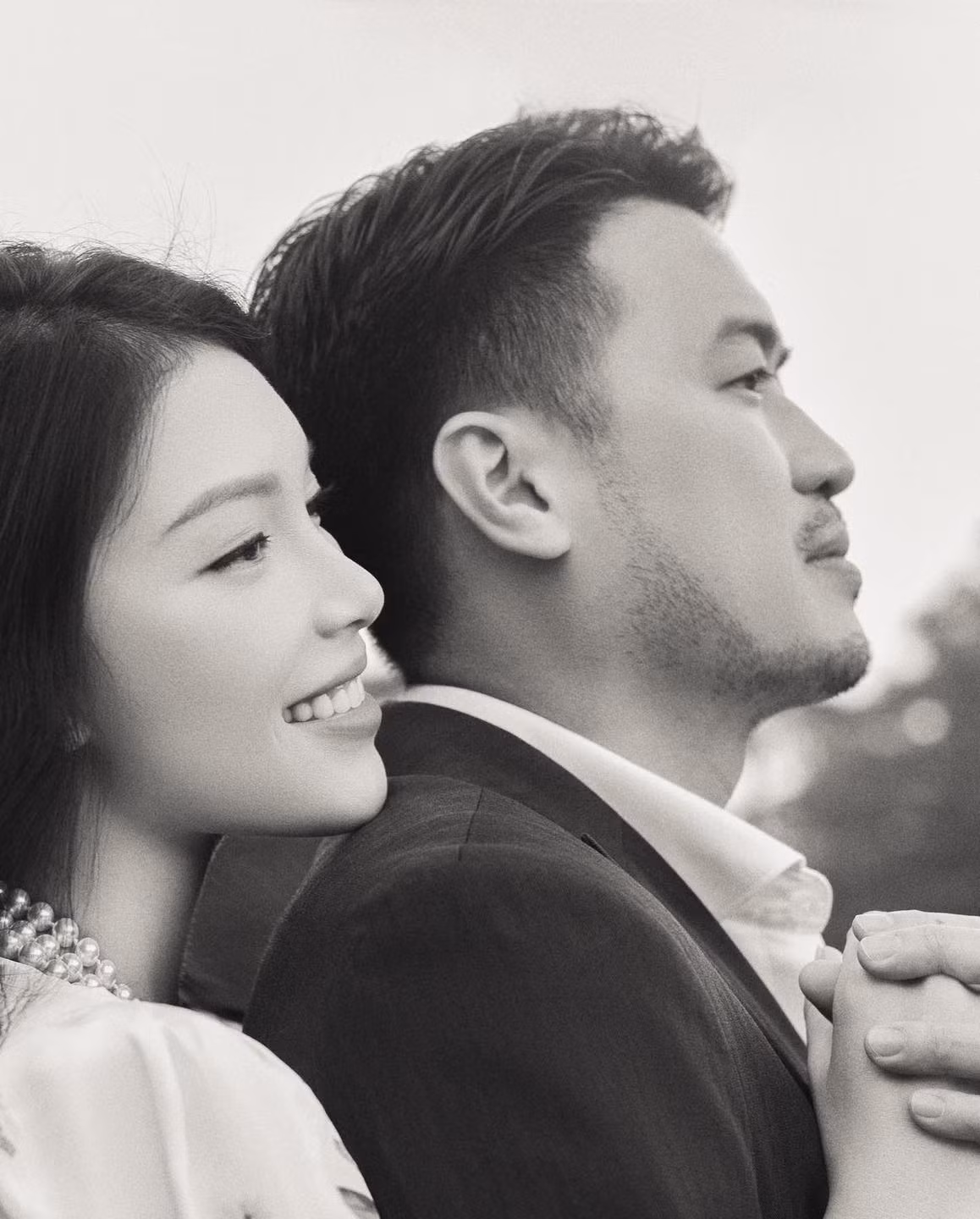 Đáng chú ý, trong chia sẻ mới đây, lần đầu tiên thiếu gia Phillip Nguyễn gọi Linh Rin là hôn phu và xác nhận sẽ kết hôn với cô.