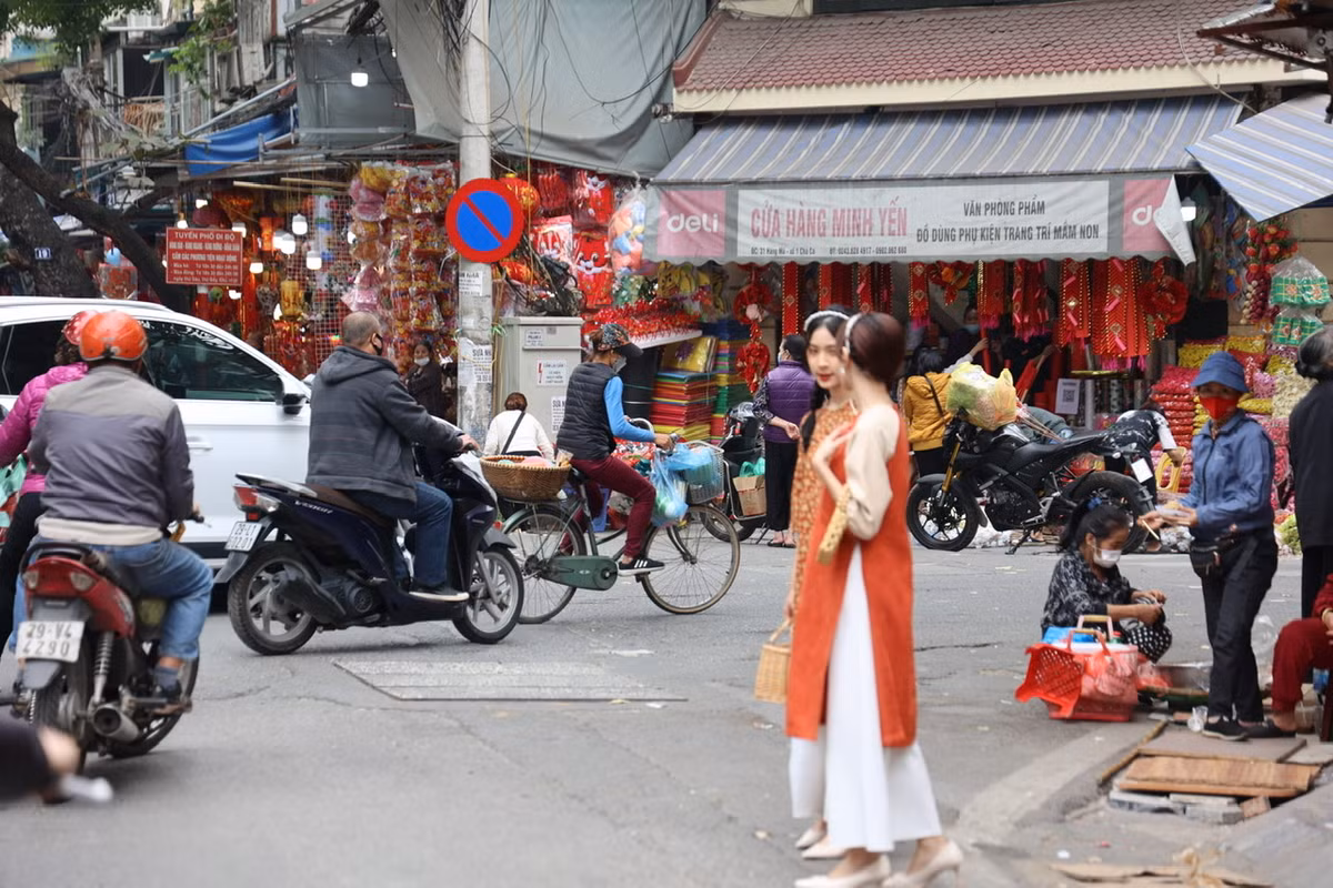 Việc nhiều điểm check-in dịp Noel bị siết chặt quản lý để phòng chống dịch COVID-19 khiến nhiều bạn trẻ ngậm ngùi nuối tiếc khi ngày lễ Giáng sinh đang đến gần.