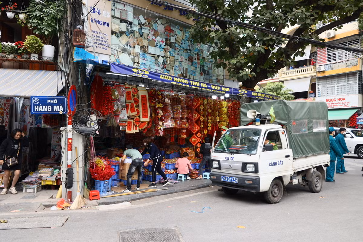 Ông Đào Quang Năm - Phó Chủ tịch UBND phường Hàng Mã khẳng định kiên quyết không để xảy ra tình trạng tập trung đông người, đặc biệt tại các phố kinh doanh đồ chơi, quà tặng…