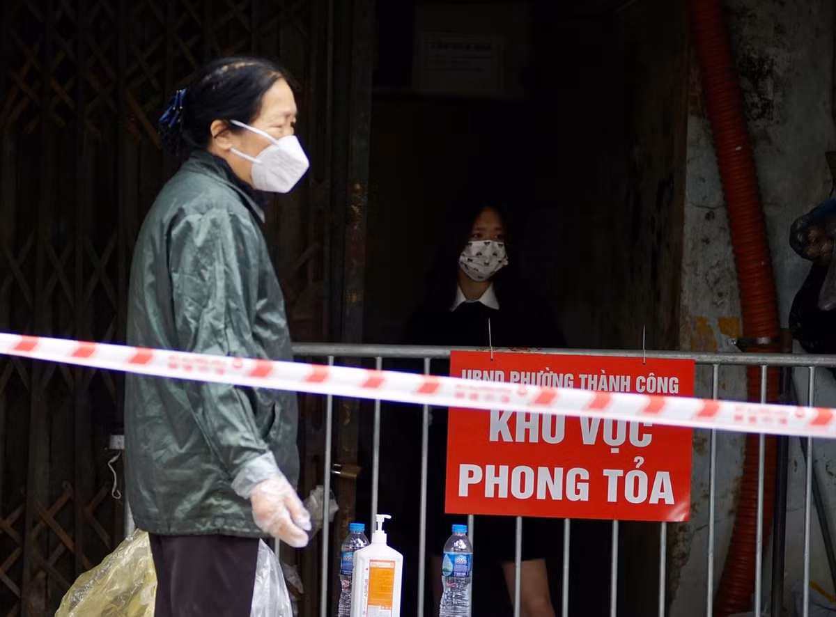Ha Noi: F0 dieu tri tai nha phai gan bien canh bao truoc cua
