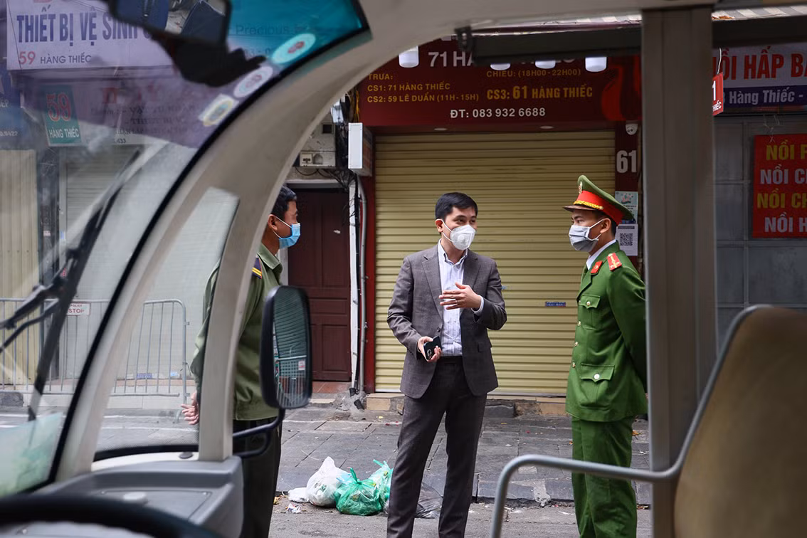 Ông Nguyễn Mạnh Linh cho biết thêm, điều trị F0 triệu chứng nhẹ tại nhà được xem là mô hình điều trị phù hợp khi tỷ lệ tiêm phủ vắc-xin COVID-19 đạt mức cao.