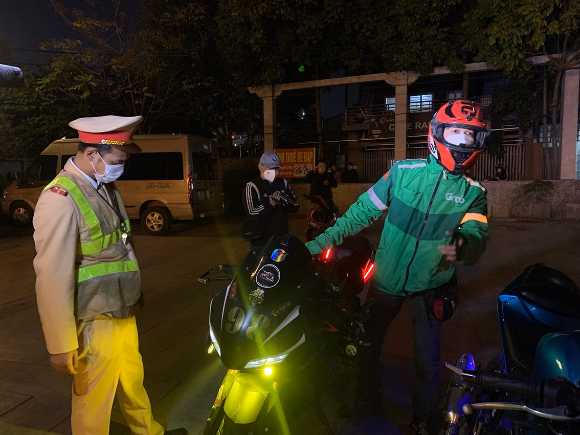 Thậm chí, nhiều quái xế còn trong vỏ bọc của một shiper giao hàng.
