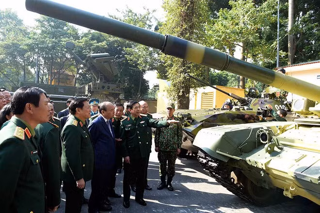 Đây là những vũ khí tiêu biểu, đại diện cho các quân binh chủng của QĐND Việt Nam, trong đó có nhiều loại vũ khí, khí tài lần đầu được giới thiệu tại Hội nghị như tên lửa phòng không Spyder, xe tăng chiến đấu chủ lực T-90S, xe chiến đấu bộ binh BMP-2, các hệ thống trinh sát và tác chiến điện tử, cùng nhiều loại phương tiện trang bị quân sự khác.
