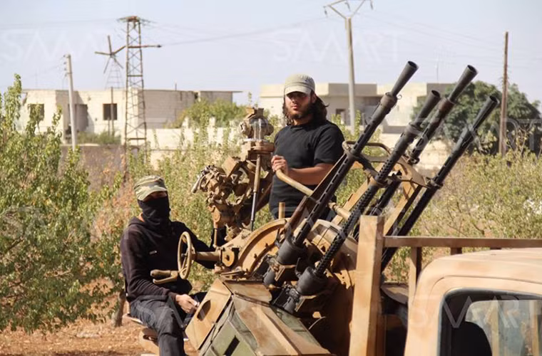 Al Masdar News dẫn nguồn tin quân sự ngày 21/3 cho biết, một nhóm chiến binh Harakat Ahrar al-Sham đầu tiên có thể sẽ rời vùng ngoại ô Harasta ở Đông Ghouta tới tỉnh Idlib hôm nay, theo thỏa thuận đạt được với chính phủ Damascus. Ảnh: AMN.