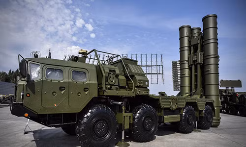 Hệ thống phòng không S-400 của Nga. Ảnh: RT.