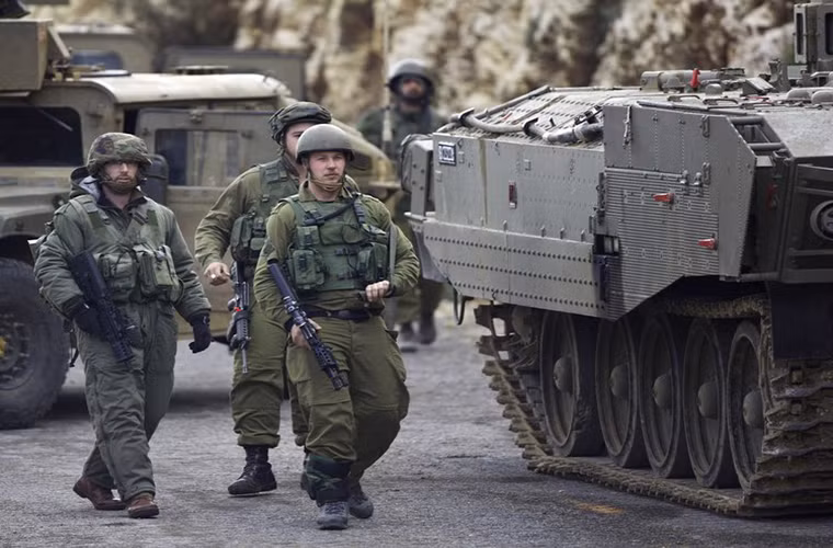 Đứng ở vị trí thứ 15 là Israel, với ngân sách quốc phòng là 15,5 tỷ USD, 718.250 quân nhân, tổng số 652 máy bay và 2.620 xe tăng chiến đấu.