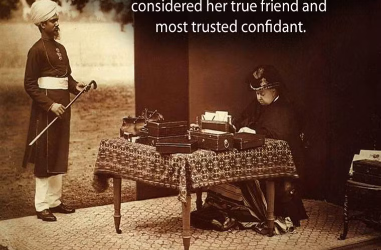 Bà học tiếng Hindustan từ một người hầu Ấn Độ có tên Abdul Karim. Nữ hoàng Victoria coi Karim là người bạn chân thành và đáng tin cậy nhất.