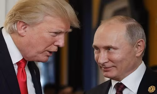 Tổng thống Trump trò chuyện cùng ông Putin trong Tuần lễ Cấp cao APEC 2017.