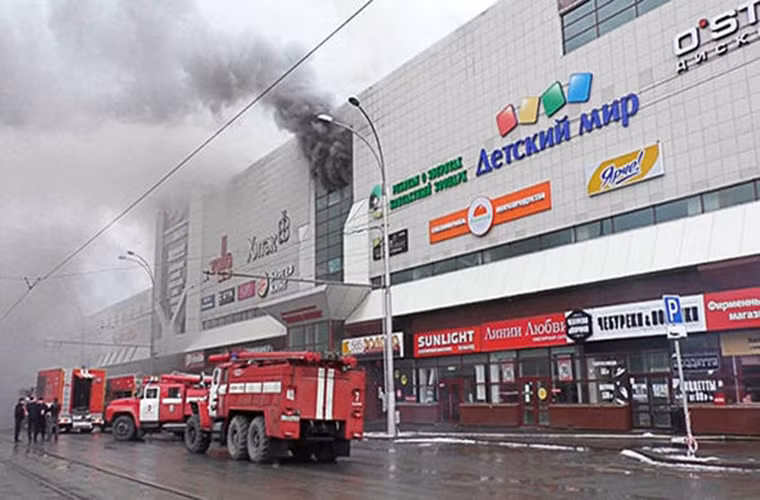 Theo tờ Express, vụ cháy trung tâm thương mại ở Nga xảy ra tại thành phố Kemerovo, vùng Siberia, vào khoảng 5 giờ chiều ngày 25/3 (giờ địa phương). Ảnh: Getty.