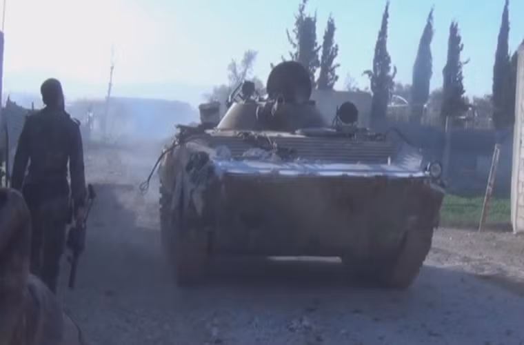 Trong diễn biến mới nhất, các binh sĩ Syria hiện chỉ còn cách thành trì Harasta của nhóm khủng bố ở Đông Ghouta vài trăm mét. Ảnh: AMN.
