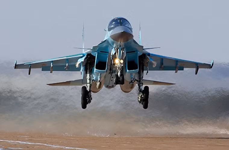 Còn tại chiến trường Deiz Ezzor, Không quân Nga dội bom dồn dập xuống các căn cứ của phiến quân IS tại thung lũng sông Euphrates ở phía đông tỉnh này, gây tổn thất nặng cho nhóm khủng bố. Ảnh: FNA.