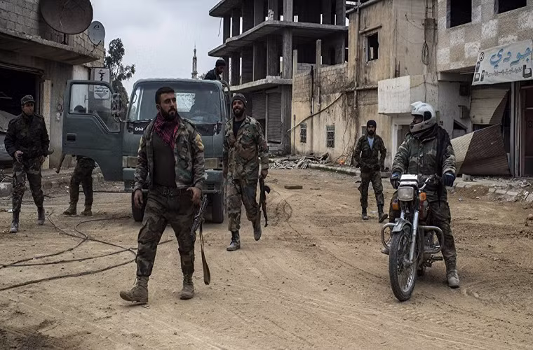Trong diễn biến khác trên chiến trường Syria, các đơn vị Quân đội Syria gần đây đã được triển khai tới căn cứ nằm gần thị trấn Inkhil hiện do quân nổi dậy kiểm soát ở Bắc Daraa trong bối cảnh chiến dịch quân sự ở Đông Ghouta đang bước vào giai đoạn cuối. Ảnh: AMN.