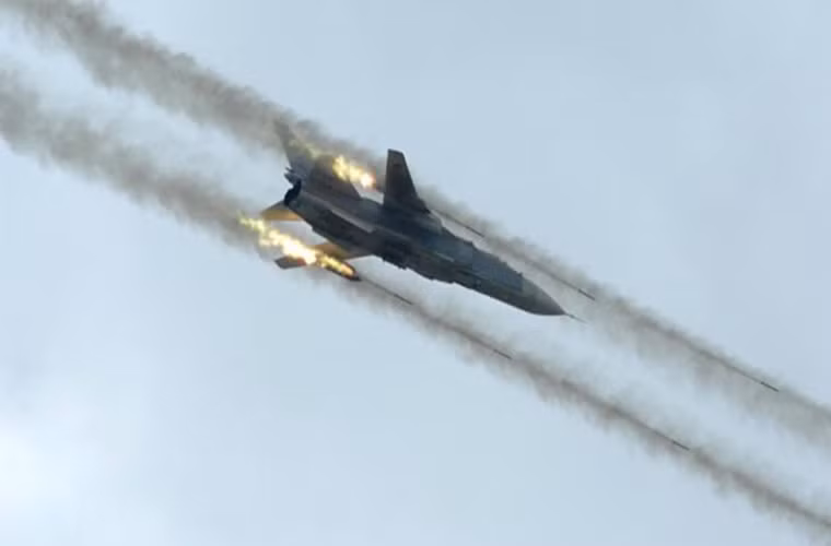 Còn tại Idlib, Không quân Nga đã tăng cường những đợt không kích nhằm vào khu vực do phiến quân HTS kiểm soát ở phía nam tỉnh này. Ảnh: AP.