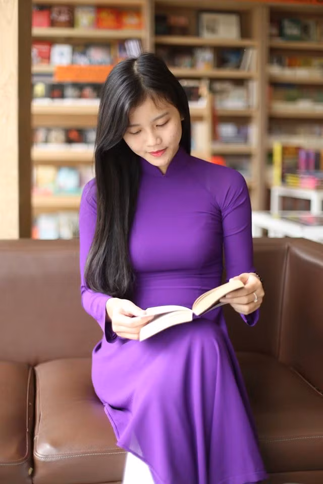 Không chỉ năng động trong cách hoạt động của trường, Ngọc Chi còn khẳng định được hình ảnh của bản thân với bảng thành tích học tập khủng.