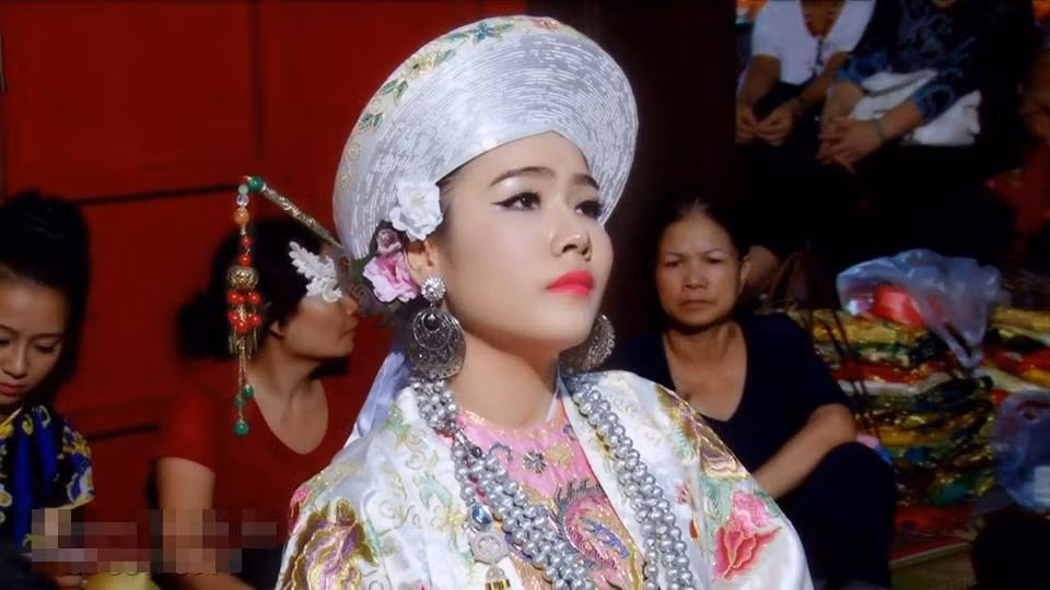 Dù thường xuyên phải nghe nhiều lời nhận xét không hay về nghề nghiệp của mình, nhưng vì đã coi nó là một cái duyên, một niềm vui và niềm đam mê… Mỹ Hoa chia sẻ rằng dẫu có vất vả đến đâu cô cũng thấy tự hào về công việc mình đang làm.
