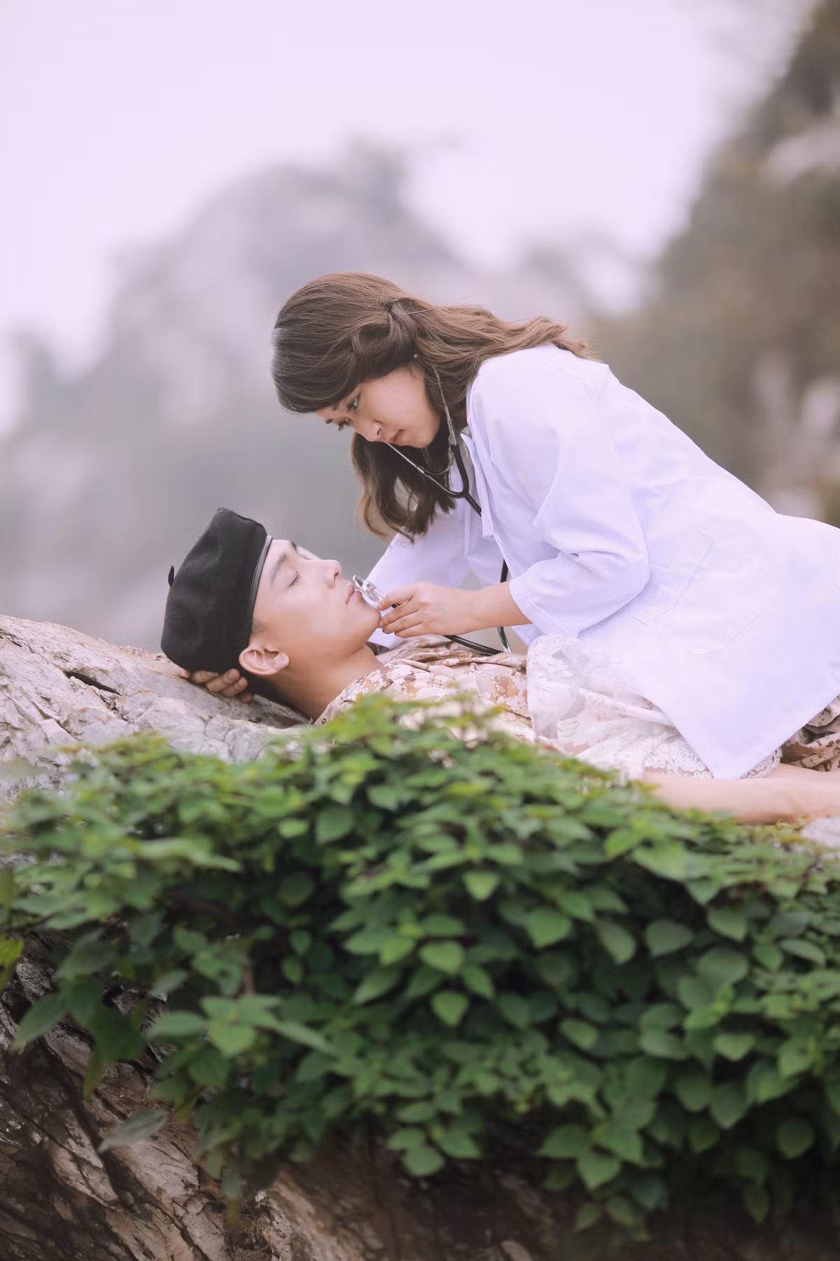 Bộ ảnh Hậu duệ mặt trời phiên bản Việt được thực hiện trong 1 ngày tại địa điểm núi Trầm (Chương Mỹ - Hà Nội). Ảnh: Hải Lê Cao.