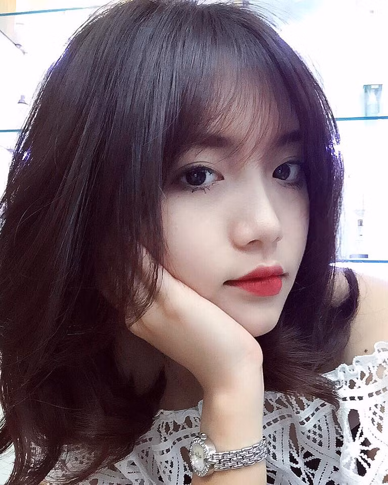 Cô bạn cũng có đôi môi trái tim và nước da trắng nổi bật dễ gây sát thương.