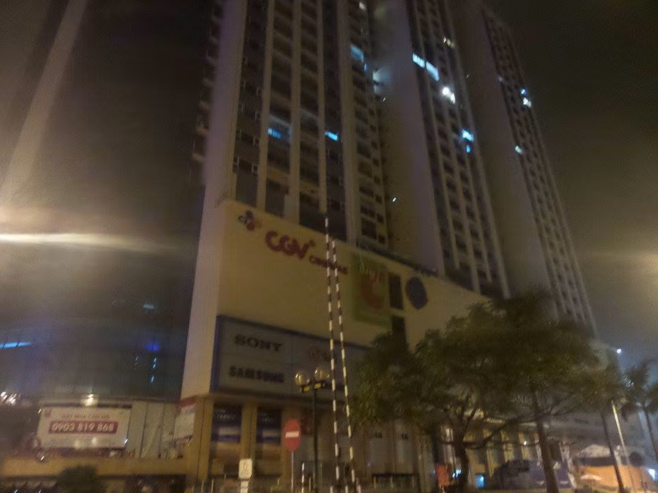 Cháy chung cu Guom Palaza , hàng tram nguòi tháo chạy giua dem