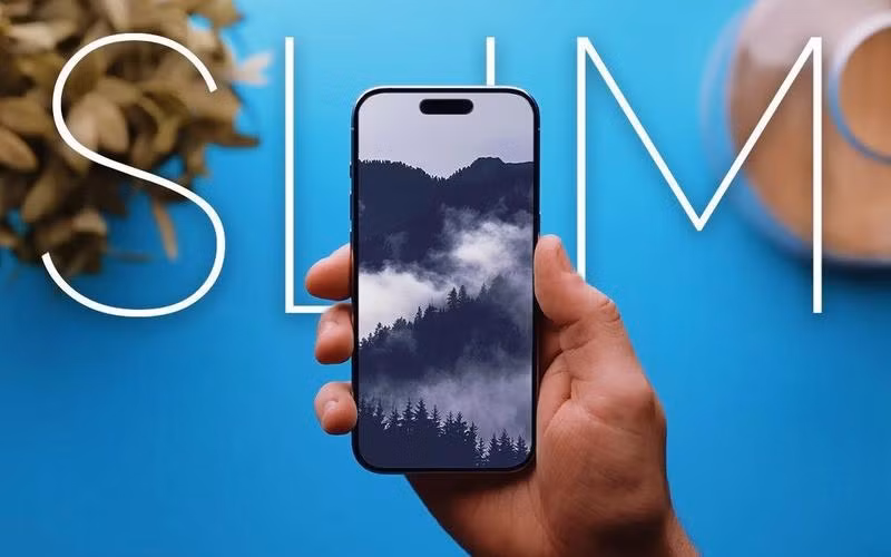 Một số đồn đoán cho rằng, iPhone 17 siêu mỏng sẽ được trang bị màn hình Dynamic Island với kích thước 6,6 inch, độ phân giải 2.740 x 1.260 pixel. Thiết bị sẽ tích hợp bộ xử lý A19 cùng con chip 5G do Apple tự phát triển.