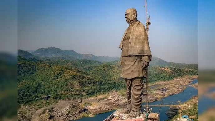 Dự án xây tượng Thống nhất được ông Narendra Modi công bố vào tháng 10/2013. Khi đó, ông đang giữ chức thủ hiến bang Gujarat.