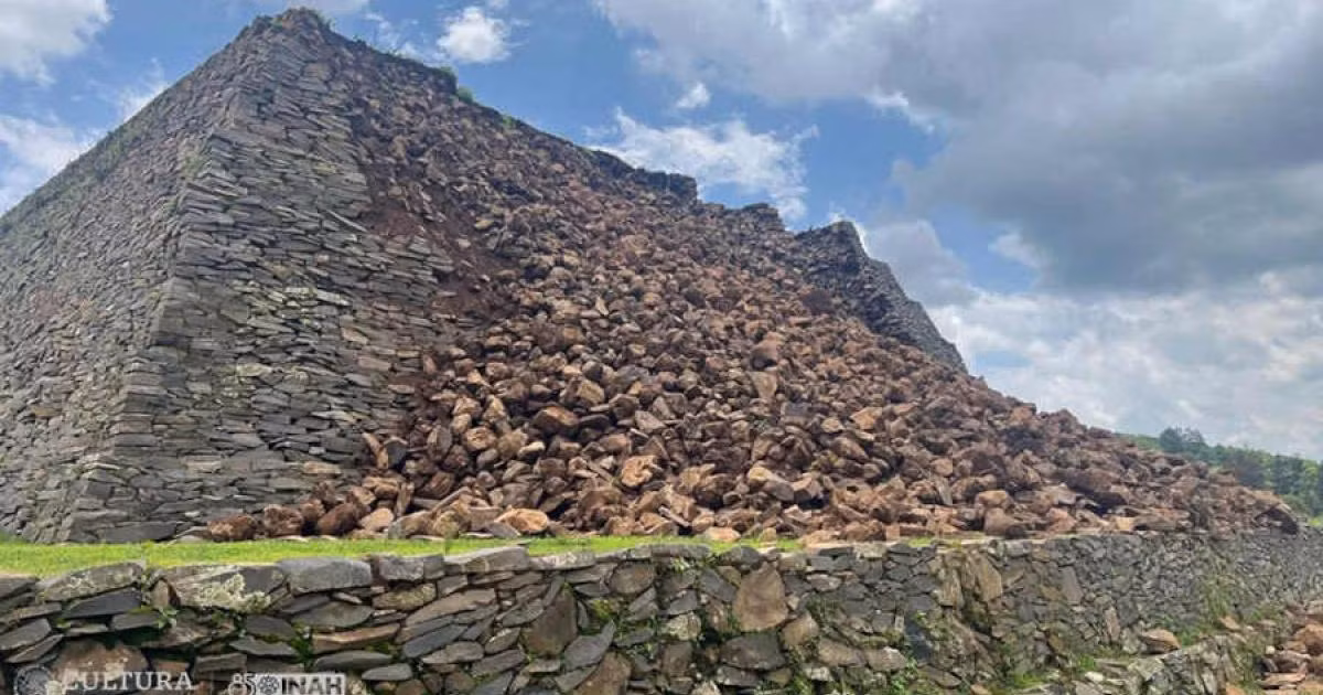  Kim tự tháp nằm ở Khu vực khảo cổ Ihuatzio, Michoacán, Mexico đã bị sụp đổ mảng lớn. Viện Nhân chủng học và Lịch sử Quốc gia Mexico (INAH) đánh giá mức độ thiệt hại của công trình cổ xưa này.