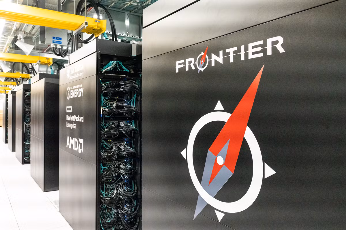 Thêm nữa, Frontier có điểm đo lường hiệu năng Linpack lên tới 1,206 exaflop. Exaflop là đơn vị đo sức mạnh tính toán tổng hợp của hệ thống máy tính, tương đương một tỷ tỷ phép tính dấu phẩy động mỗi giây.