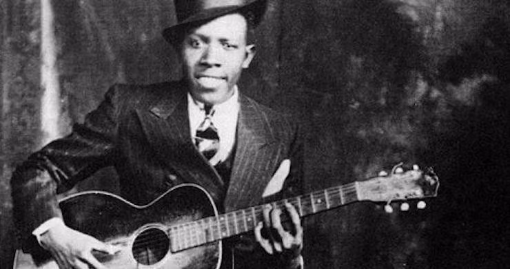 Theo một số nhà nghiên cứu, Robert Johnson (1911 - 1938) - huyền thoại nhạc blues người Mỹ được cho là thành viên đầu tiên của Câu lạc bộ 27. Ông qua đời ở Greenwood, Mississippi khi 27 tuổi.